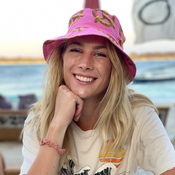 Meet your Posher, Alex - Picture 2 of 2